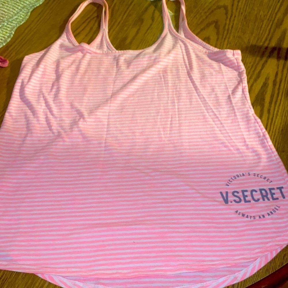 Pink tank. Top